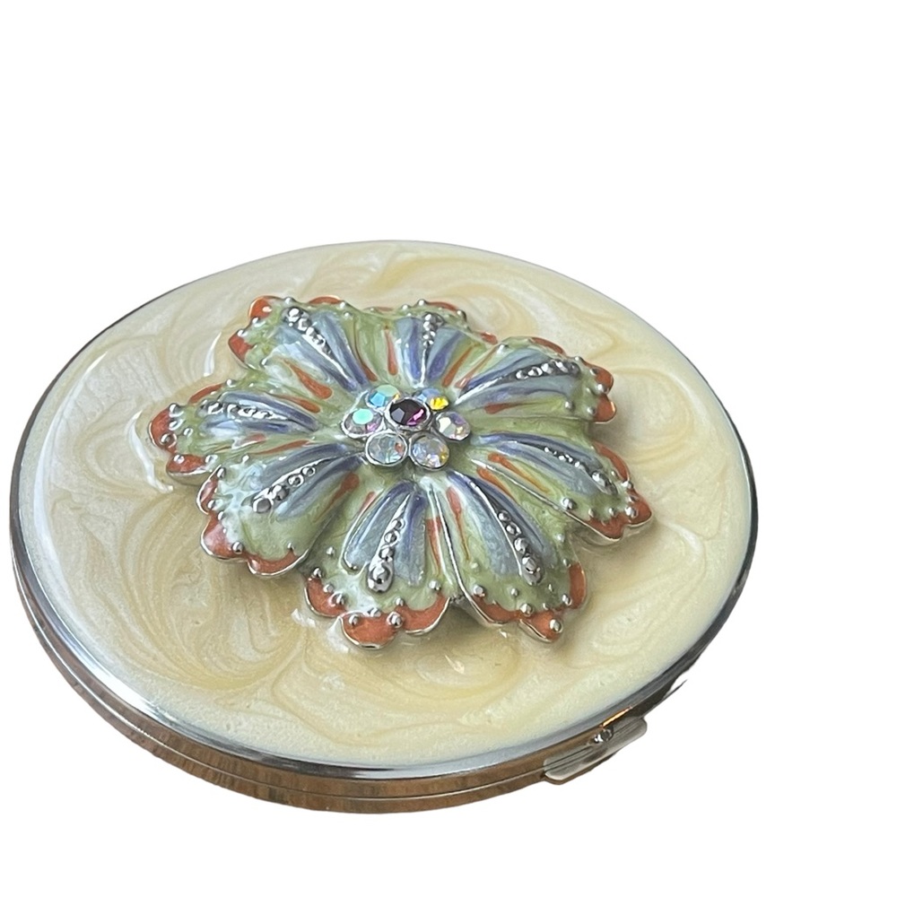 Saks Fifth Avenue Double Mirror Compact Cream Silver Rhinestone Metal Flower - Picture 2 of 10